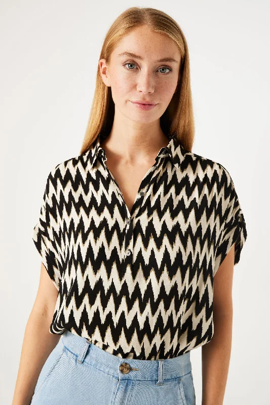 Garcia Short Sleeved Shirt - Zig Zag Print Comfortable Flowing Short Sleeve
